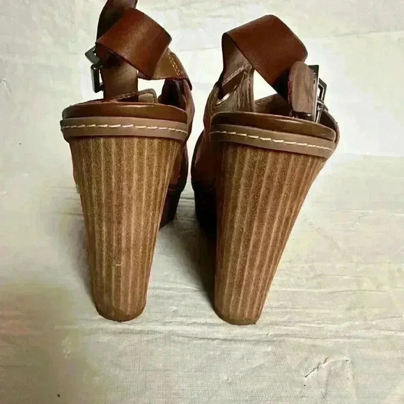 BCBG Generation Suede Coral Tan Chucky Wedge Sandals Penelope Sz 8.5 - Picture 3 of 6